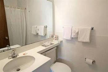 Rodeway Inn Glen Ellyn Bagian luar foto